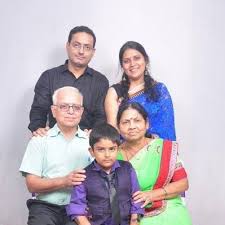 dr vikas divyakirti family